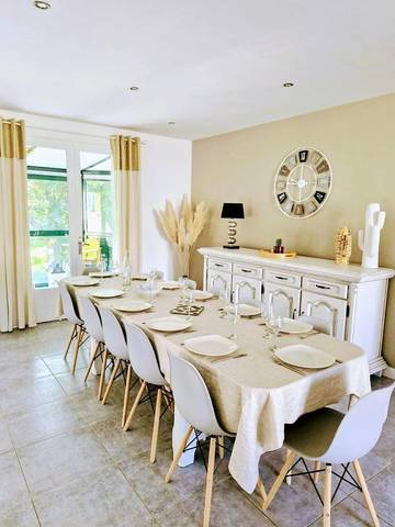 Gîte pour 13 personnes, avec terrasse et jardin à Tiffauges