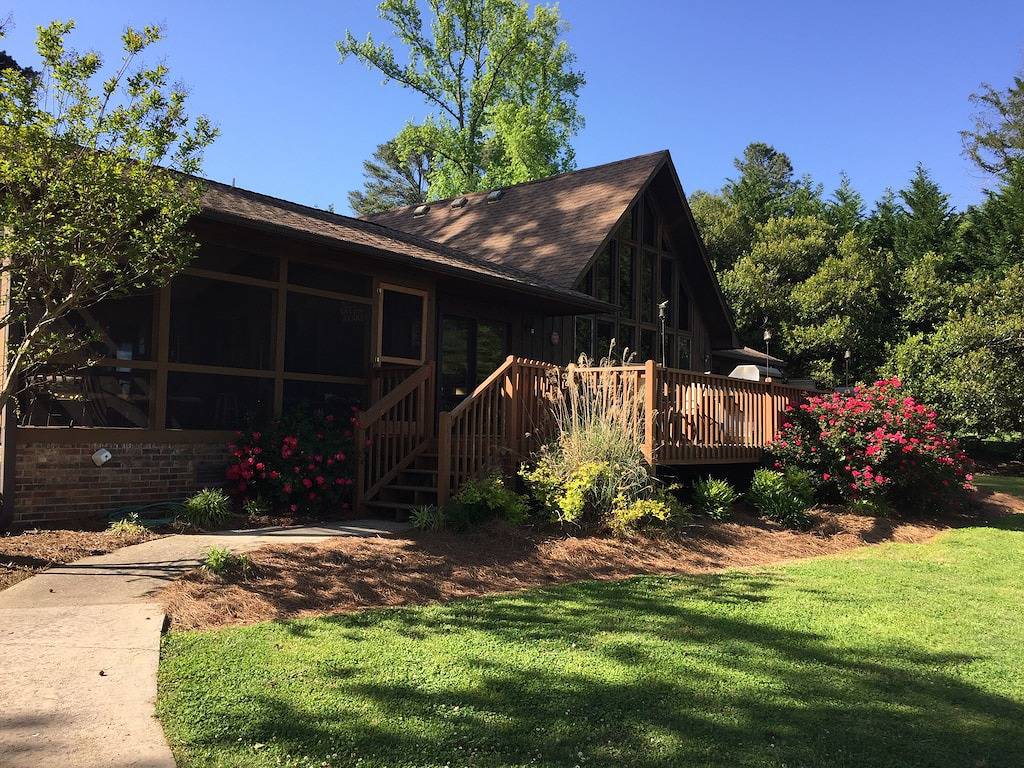 Vacation House for 9 Guests in Lake Guntersville, Alabama