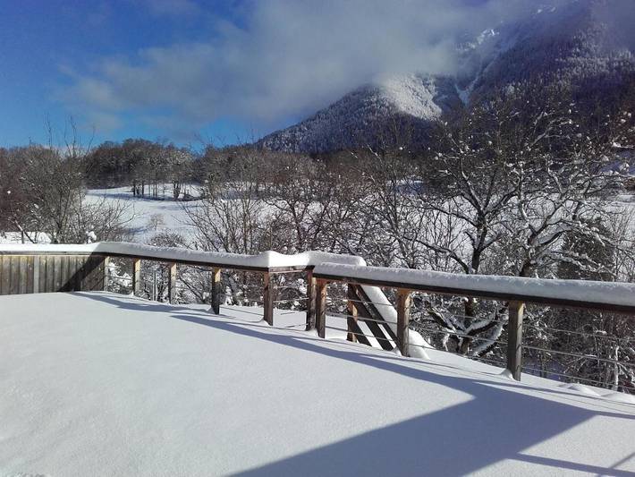 Gîte pour 3 personnes, avec Terrasse ainsi que Jardin et Vue à Seythenex