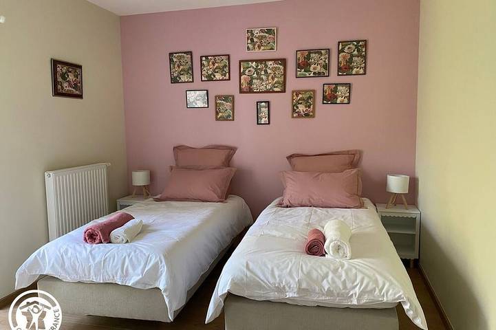 Charmant Gîte en Bocage Vendéen, 3 Chambres, Parking Inclus in La Gaubretière, Vallée de la Loire