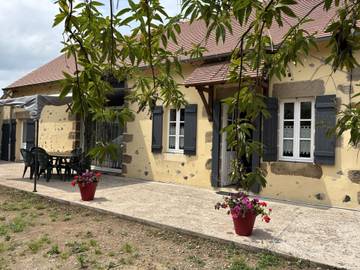 Gîte pour 6 personnes, avec terrasse et jardin, animaux acceptés dans Allier