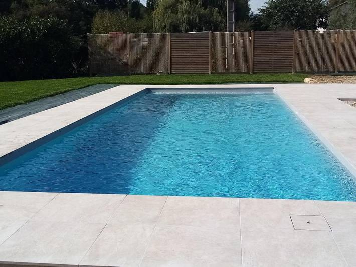 Location de vacances pour 10 personnes, avec Terrasse et Jardin ainsi que Piscine et Vue à Chânes