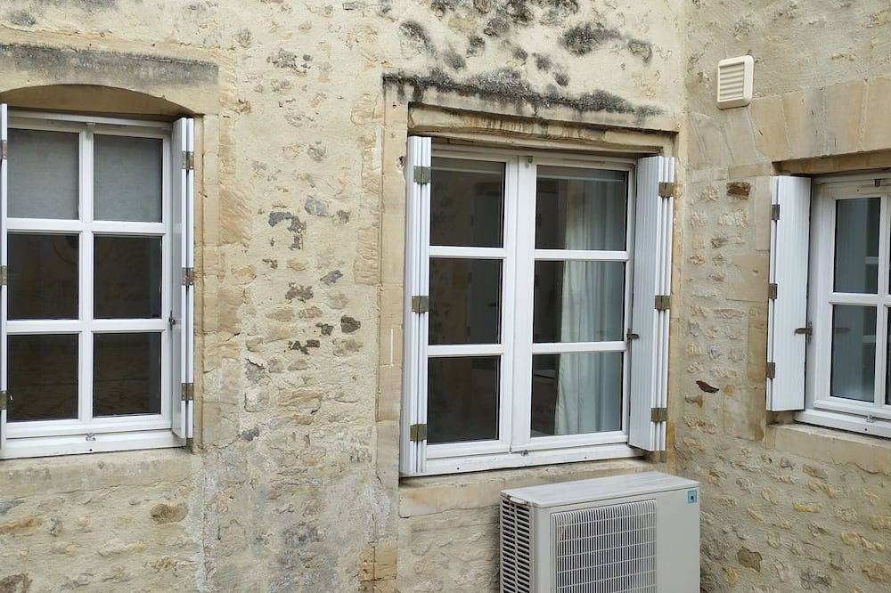 Entire apartment, Bayeux, cosy studio apartment in the heart of the town center. in Bayeux, Bayeux region