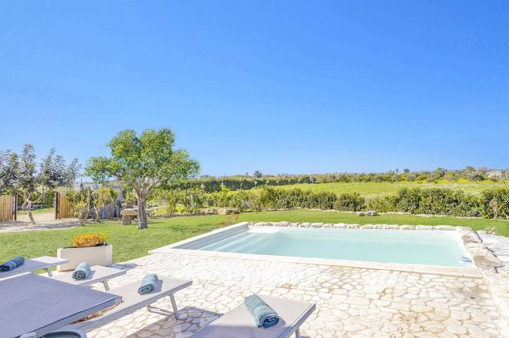 Villa für 4 Personen, mit Garten