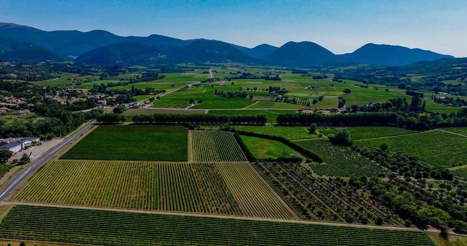 Location de vacances pour 6 personnes, avec vue et jardin à Saint-Pantaléon-les-Vignes - 2