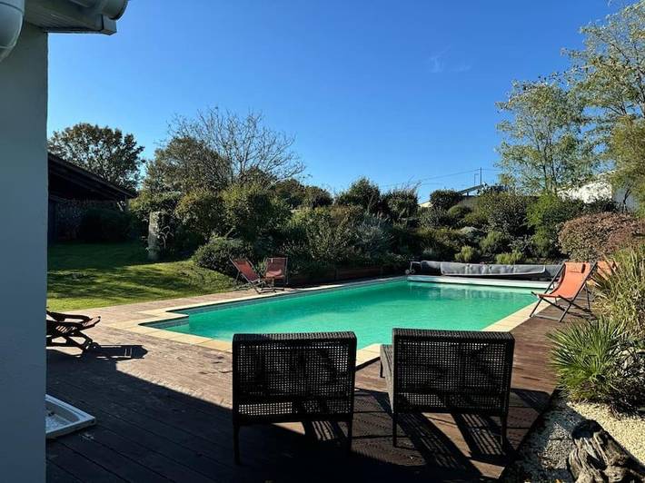 Location de vacances pour 8 personnes, avec jardin ainsi que piscine et jacuzzi, animaux acceptés à Beychac-et-Caillau - 4