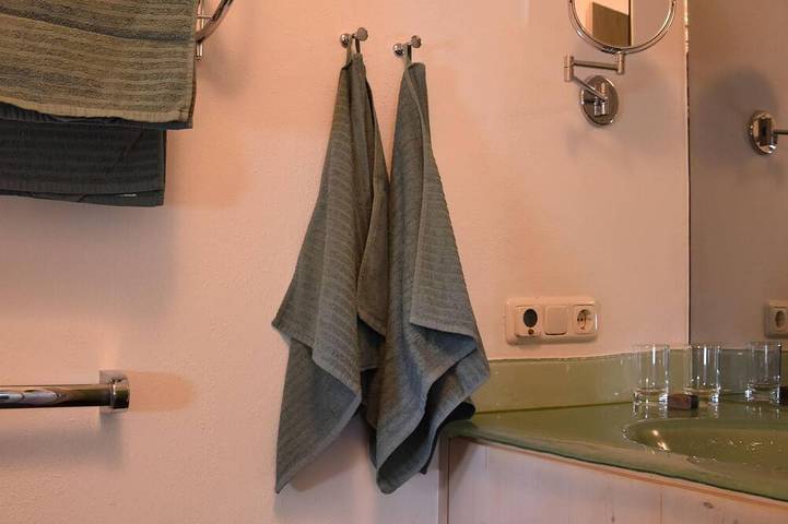 Ganze Wohnung, Ferienwohnung mit großem hellen Raum und Kachelofen in Frauenchiemsee, Chiemsee, Gemeinde