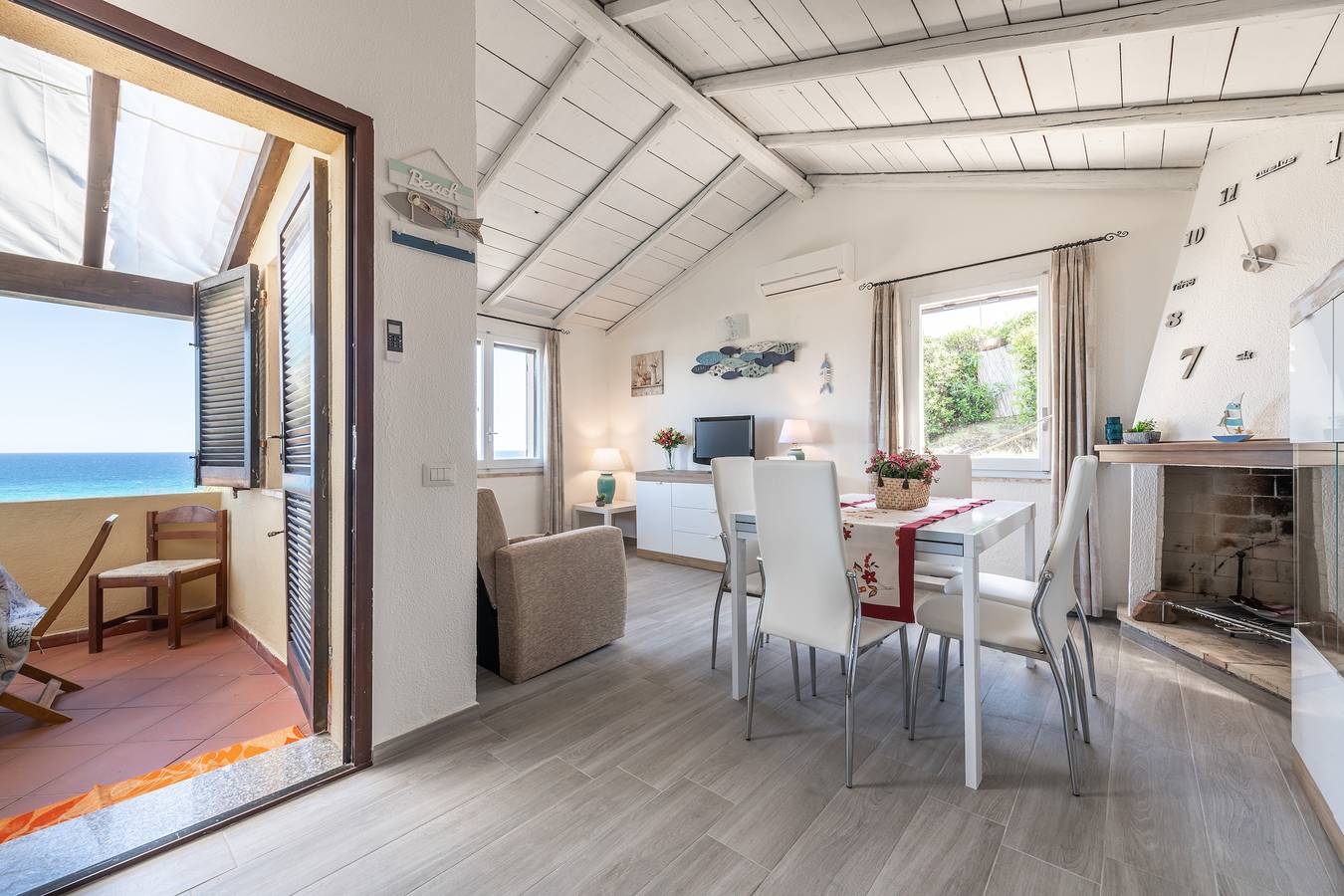 Ferienhaus 'Seb Beach' nahe am Strand mit Terrasse, Garten und Wlan in Costa Rei, Muravera