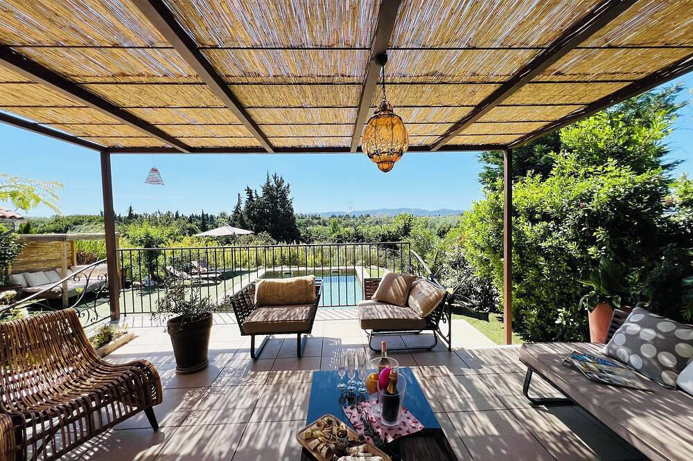 Eyragues bezaubernde Villa mit herrlichem Blick auf den privaten Alpilles-Pool von 1200 bis 2200 € in Eyragues, Arles und Umgebung