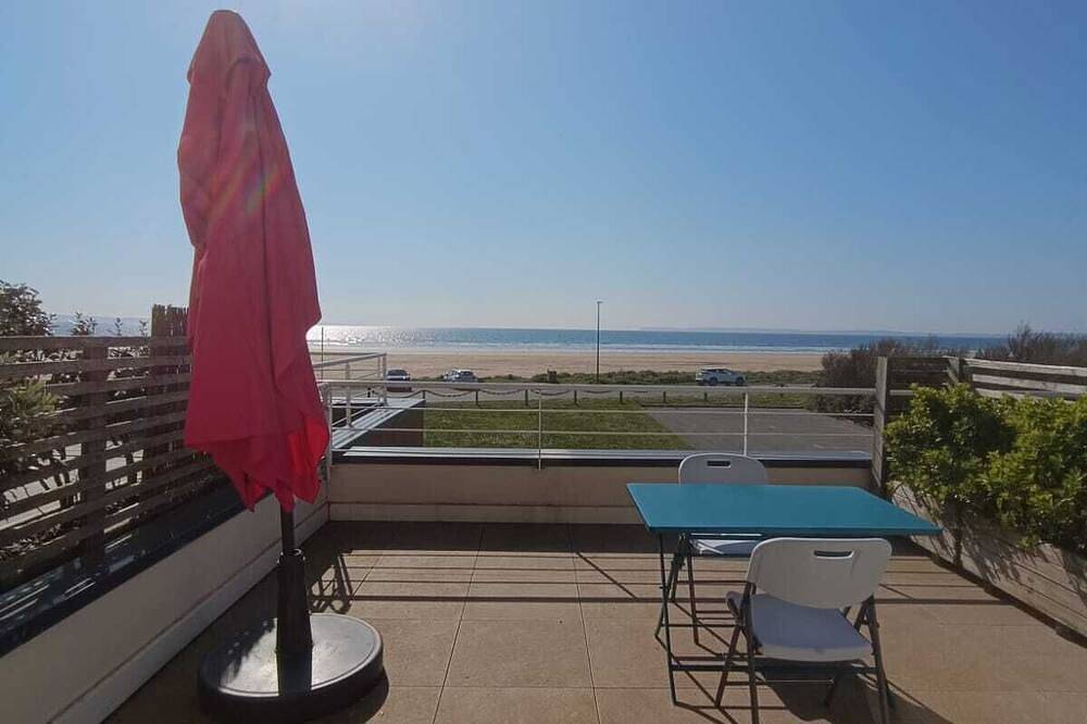 Appartement entier, Nouvelle location vue mer les pieds dans l'eau in Plomodiern, Région de Châteaulin
