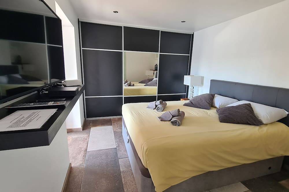 Entire apartment, Superbe T2 sur le Port de Carry Le Rouet in Carry-le-Rouet, Istres region