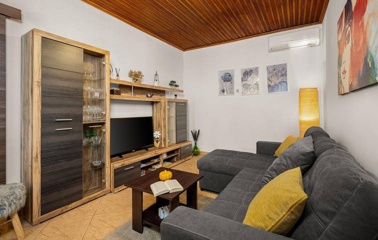 Gemütliche 2-Zimmer-Wohnung mit Terrasse, WLAN und Parkplatz in der Nähe der Küste von Plomin in Plomin, Ostküste Istrien