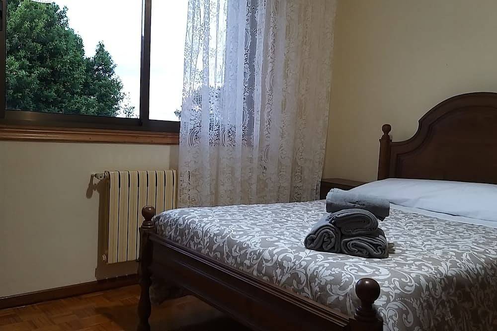 House with pool in Ramíras, Ourense in Castrelo de Miño, Ourense Region