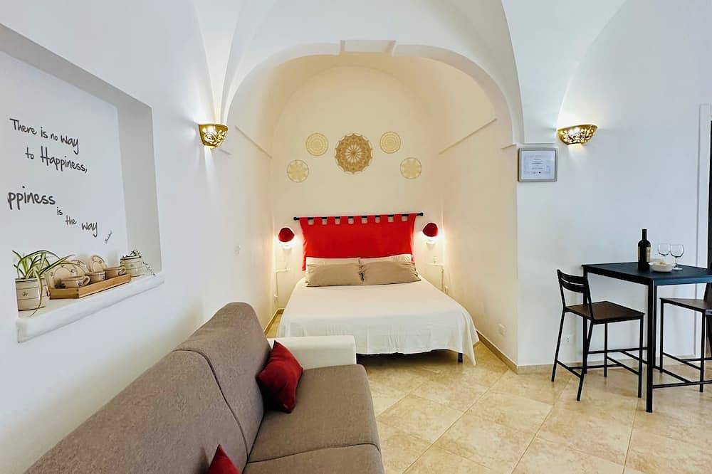 Historic Cassiopea house, close to the historic center with parking space in Ceglie Messapica, Salento