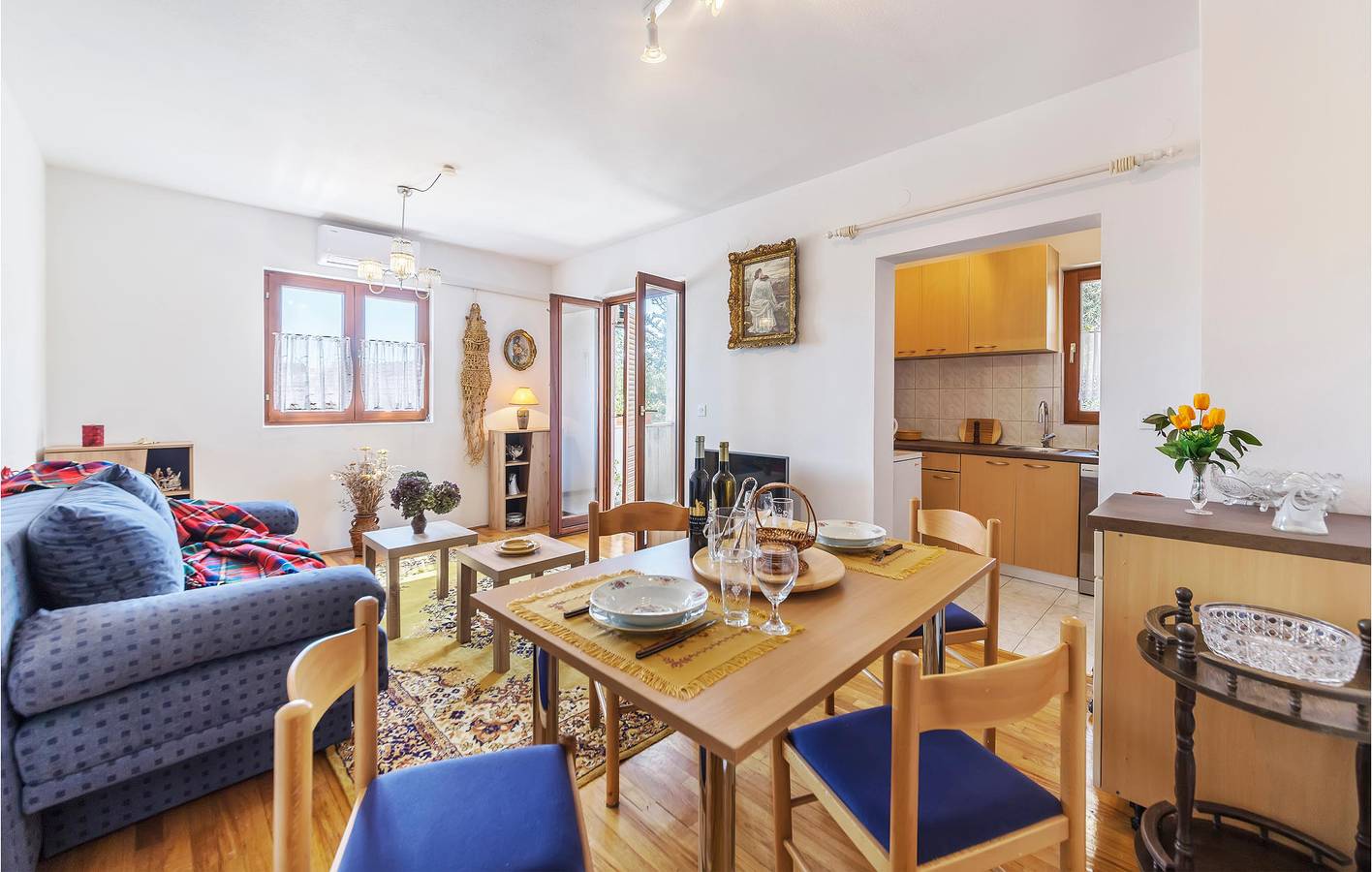 Ganze Ferienwohnung, Gemütliche Wohnung mit WLAN, Terrasse und Parkplatz – 1,5 km zum Strand in Funtana, Vrsar-Funtana