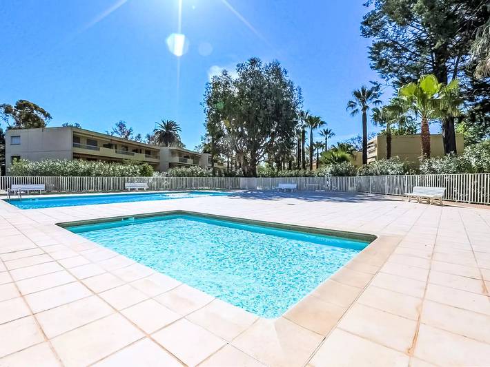 Gîte pour 4 personnes, avec jardin et piscine à Antibes - 3