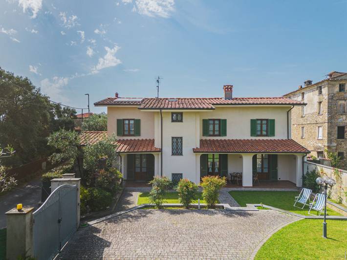 Ferienhaus für 10 Personen, mit Terrasse und Garten in Seravezza
