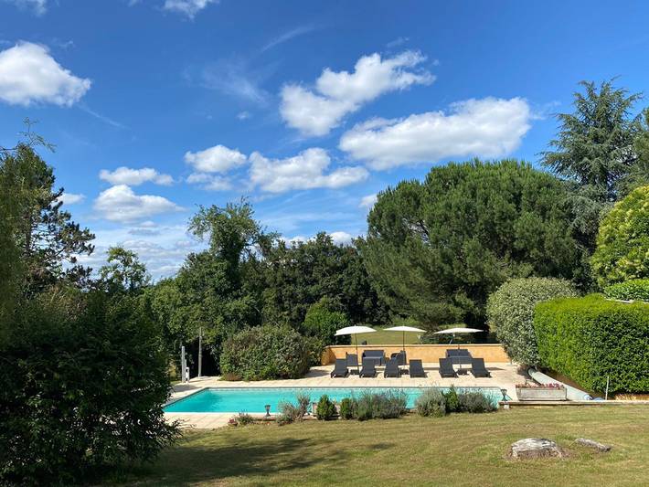 Gîte pour 3 personnes, avec piscine ainsi que balcon et jardin
