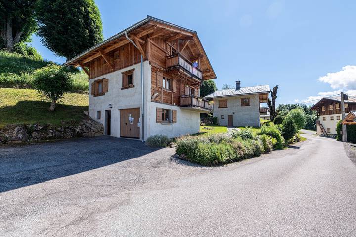 Chalet 'Le Grépon' con vistas a la montaña, terraza privada y Wi-Fi in Crest-Voland, Albertville region
