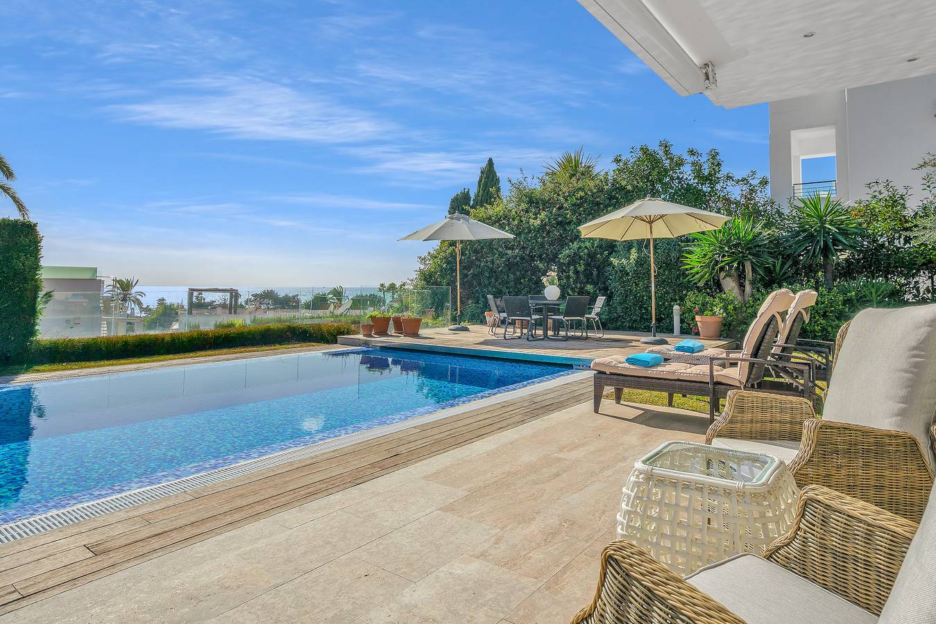Villa Molly - Elegant Beachside Home in Marbella Oost, Marbella