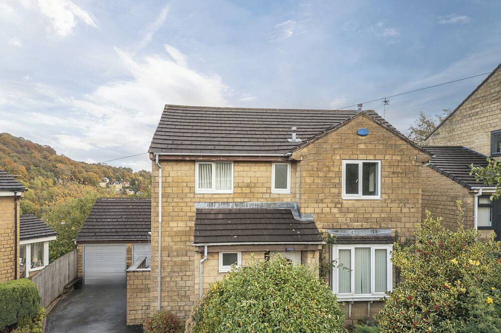Spacious 4Br Detached House • Sleeps 7 • Free Parking • Wi-Fi • Pet Friendly in Huddersfield, West Yorkshire