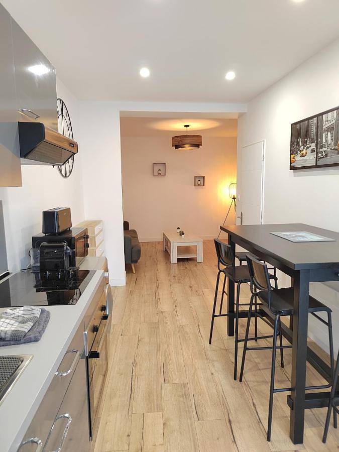Appartement entier, Two-Bedroom Apartment in Saint-Jean-de-Védas, Côte méditerranéenne (France)