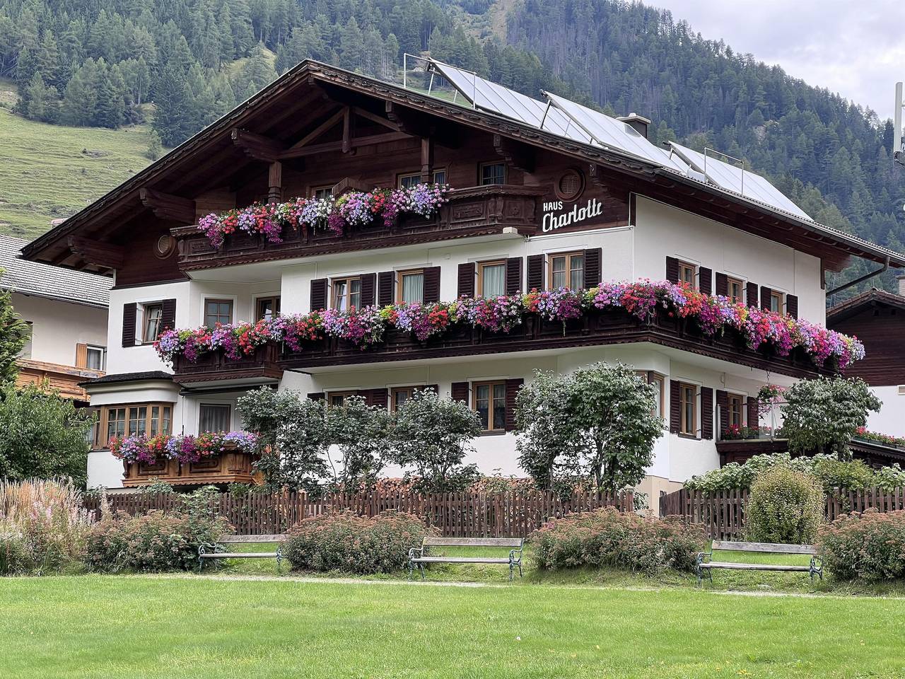 Einzelzimmer mit fl. Wasser in Kals am Großglockner, Bezirk Lienz