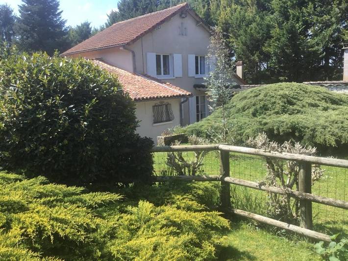 Location de vacances pour 10 personnes, avec Terrasse ainsi que Jardin et Vue à Mornac (Charente)