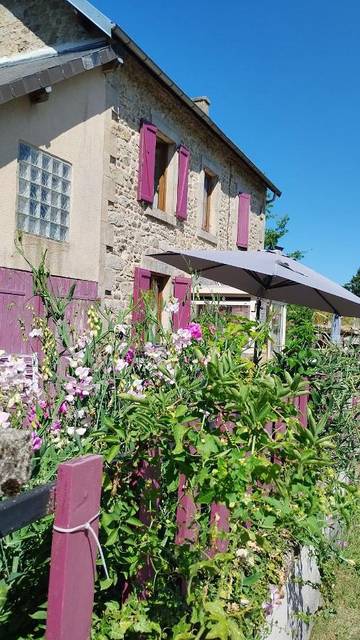Gîte pour 6 personnes, avec vue et jardin à Saint-Julien-la-Geneste