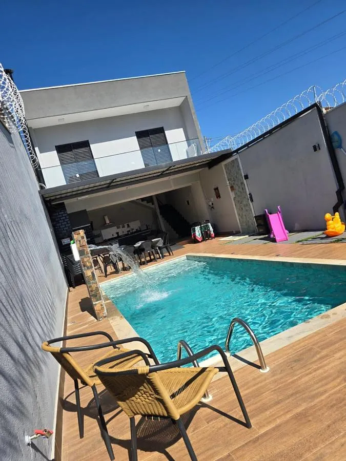 Casa de vacaciones para 9 personas, con vistas y jardín además de vistas al lago y piscina, Familias con niños - 1