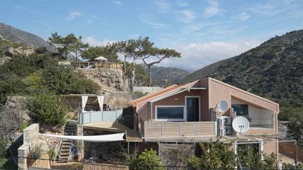 Gîte pour 5 personnes, avec jardin et vue dans Soúgia