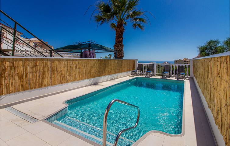 Ferienhaus für 4 Personen, mit Terrasse und Pool in Torrevieja