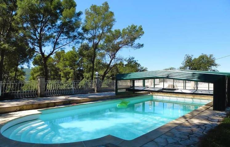 Location de vacances pour 6 personnes, avec terrasse et piscine ainsi que jacuzzi et jardin à Le Beausset - 2