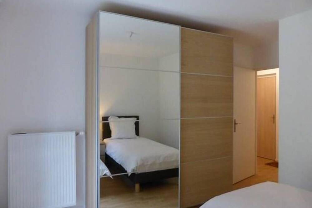 Appartement entier, Meublé neuf idéalement situé entre Versailles et St Quentin en Yvelines in Saint-Cyr-l'École, Yvelines