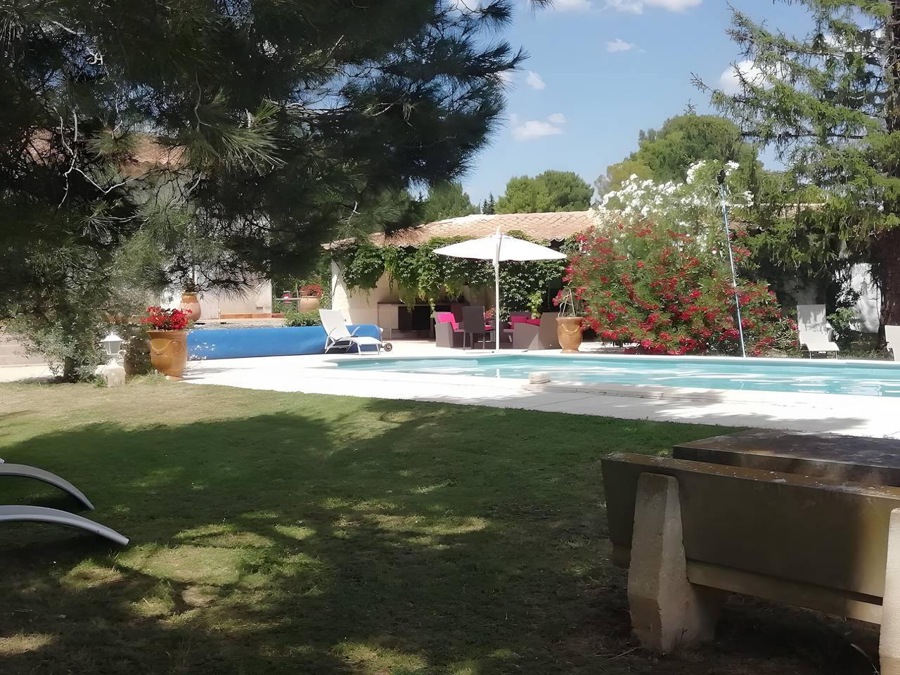 Holiday Home 'Gîte Solène' with Shared Pool, Wi-Fi and Air Conditioning in Mouriès, Arles region