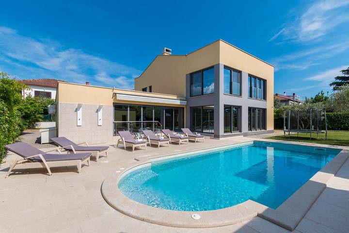 Villa für 10 Personen, mit Pool und Garten sowie Sauna in Fazana