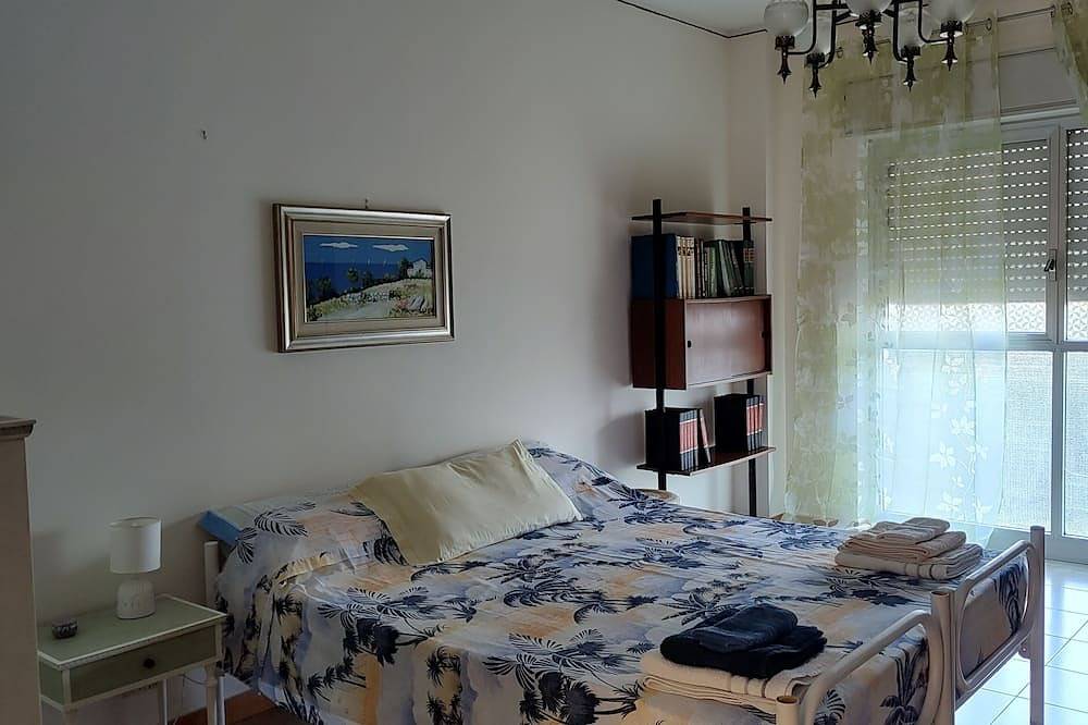 Appartement entier, Bright apartment with veranda and private parking space. in Trapani, Province de Trapani