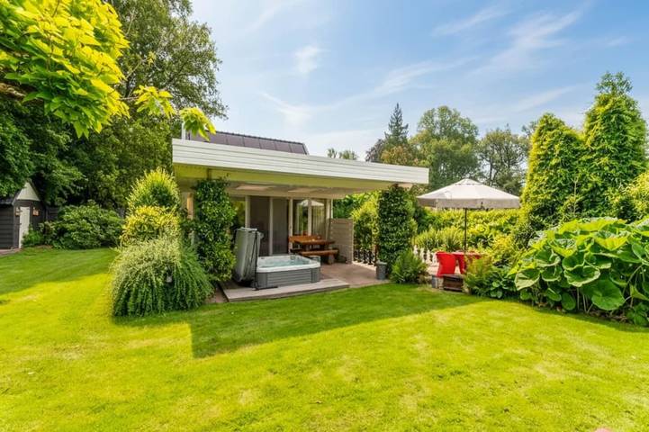 Ferienhaus für 2 Personen, mit Garten und Whirlpool