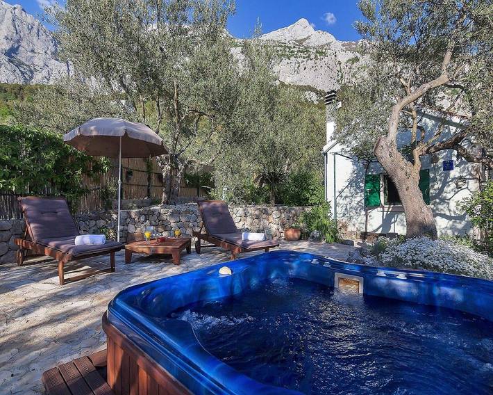 Ferienhaus für 3 Personen, mit Whirlpool und Garten sowie Terrasse in Makarska - 2