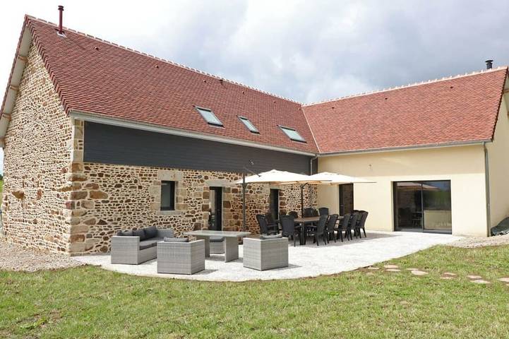 Gîte pour 14 personnes, avec Terrasse ainsi que Jardin et Sauna