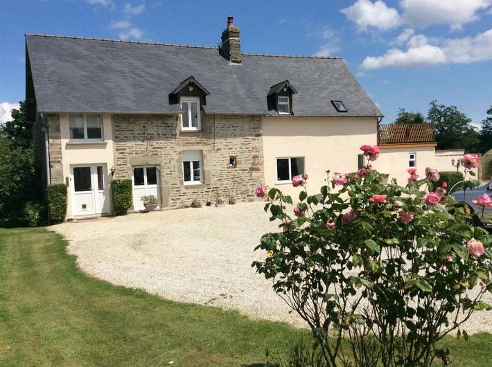 Location de vacances pour 8 personnes, avec Balcon et Terrasse ainsi que Jardin et Vue à Barenton