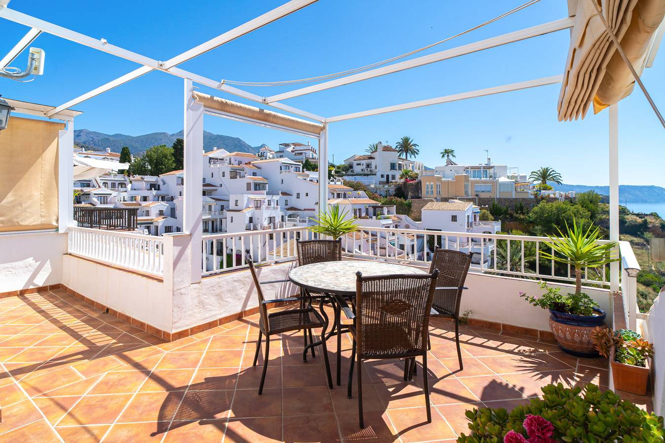 Entire apartment, Capistrano Playa 404 in Playa de Burriana, Nerja