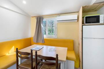 Camping pour 6 Personnes dans Bouzic, Périgord Noir, Photo 3