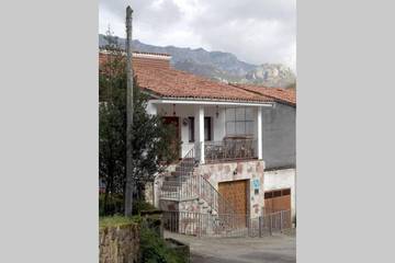 Gîte pour 6 personnes, avec terrasse et vue, animaux acceptés dans Inguanzo