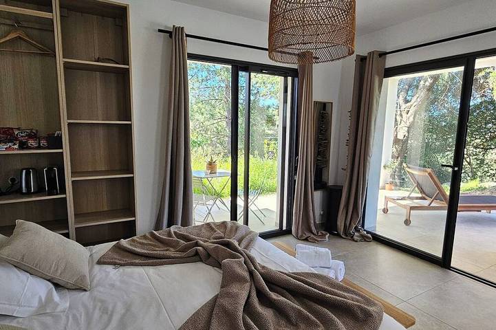 Gîte pour 2 personnes, avec terrasse ainsi que piscine et jardin à Olmiccia - 2