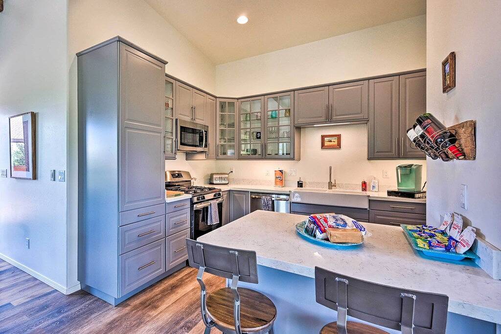 Hot Tub & Views: 'Mountain High Pines Retreat' in Gila County