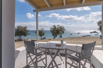 Chambre d’hôte pour 3 personnes, avec vue et terrasse dans Milos