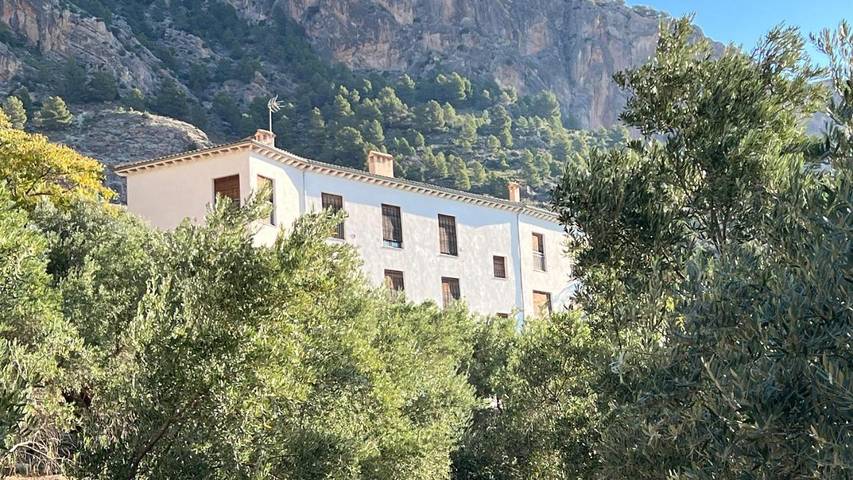 Apartamento para 2 personas, con Terraza además de Jardín y Vistas en Hinojares