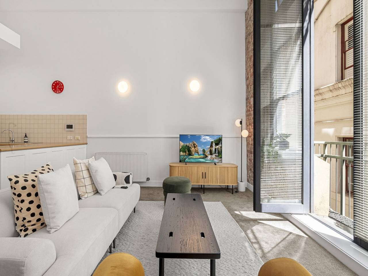 Entire apartment, Classic 1-Bed City Stay Near Eateries and Laneways in Melbourne, Victoria