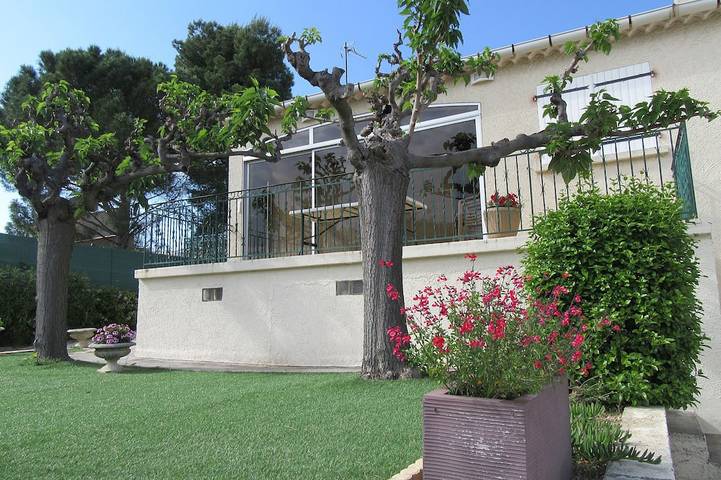 Location de vacances pour 6 personnes, avec Terrasse et Jardin à Puimisson